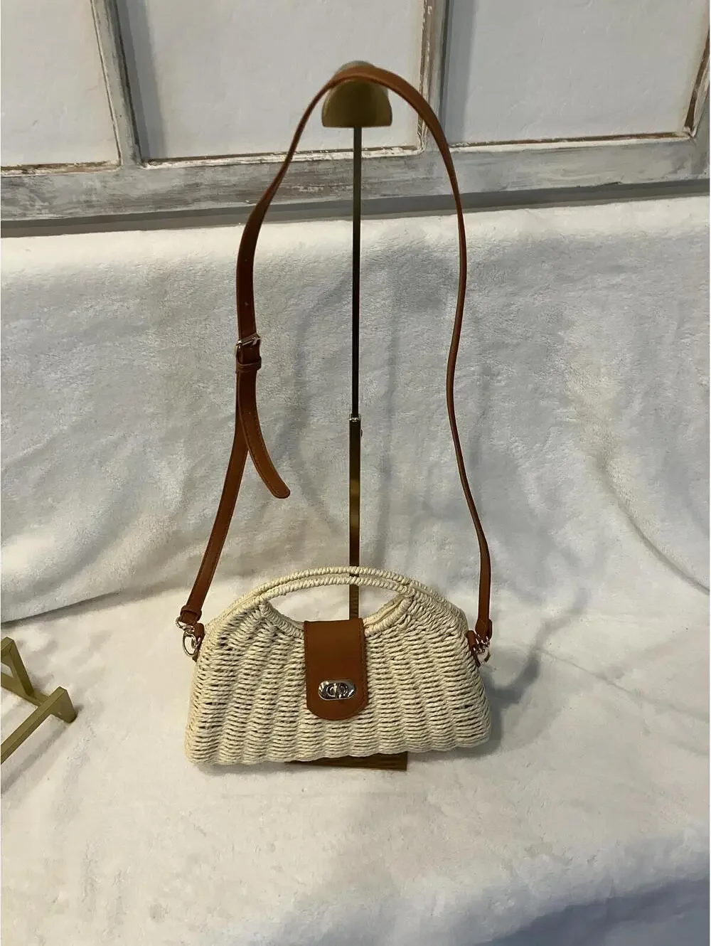 Kurava Woven Straw Handbag with Brown Leather Accents - Picture 4 of 10